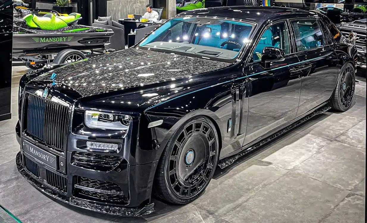 Rolls-Royce Phantom by Mansory is powerful and expensive